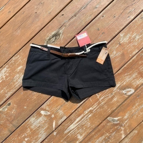 New Navy Shorts With Belt - Picture 2 of 11